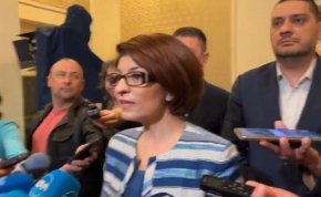 По думите й премиерът има достъп до класифицирана информация, като от ГЕРБ настояват за отговори до каква степен той може да оповестява такава