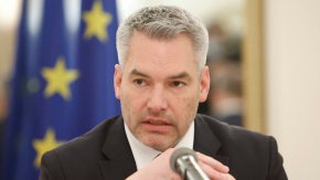  

Разговорите бяха първата лична среща на Путин с лидер на ЕС от началото на руската атака срещу Украйна през февруари