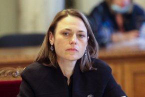 Към днешна дата ме притеснява повече внесеният Изборен кодекс, отколкото спецправосъдието, посочи тя
