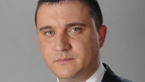  

На 17 март лидерът на ГЕРБ и бивш премиер Бойко Борисов, бившият финансов министър Владислав Горанов и бившият началник на пресслужбата на Борисов Севделина Арнаудова бяха задържани за 24 часа в ареста