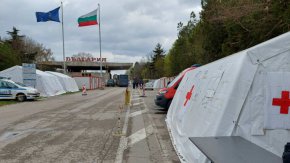 Струпването на хора се случва главно заради активизирането на туроператорски фирми, действащи на територията на Украйна