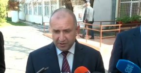 Радев коментира и дали трябва да се върне хартиената бюлетина