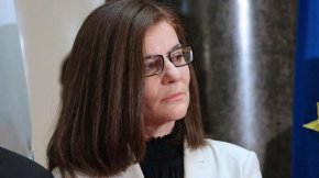 
Генчовска признала пред народните депутати, че ситуацията във външната политика е скандална