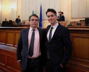 Вместо обещаните 1% за изкуство и духовност по време на пиарски излъчваните онлайн преговори за коалиционното споразумение, от сегашните 0,6 на сто от БВП ще паднем на 0,4%, което е европейски антирекорд