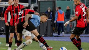 Друг двубой от снощи: Дженоа - Каляри 1:0. Лидер е Милан със 74 т., Интер е на второ място със 72, но и една среща по-малко, а трети е Наполи с 67 т.