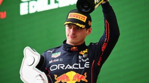 Успехът беше двоен за Ред Бул, след като Серхио Перес завърши втори. На подиума се качи и Ландо Норис с Макларън.


