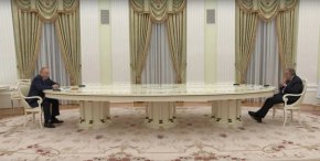 Двамата обсъдиха ситуацията на място, като Путин обясни на ръководителя на ООН причините, поради които Русия започна военната си офанзива срещу съседната страна в края на февруари.
