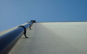 
Депутатът от мнозинството Владимир Маринов заяви, че „правителството дължи отговори по въпроса за източването на газохранилището в Чирен, което е с 18% запълнен капацитет”, като по-рано топикономистът Георги Вулджев цитира 17% при 70% резерв на Полша