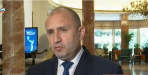 
По думите му целта на визитата в Испания е укрепване на сигурността чрез съвременно изграждане на отбранителни способности