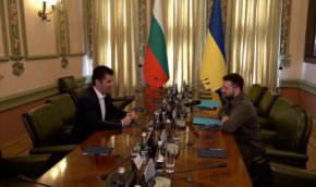 По думите му започва „нелесна операция“ по освобождаването на блокирания в Черноморск български кораб заедно с екипажа му 