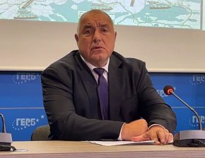 На пресконференция в петък лидерът на ГЕРБ обяви, че ще изобличи „лъжи" по повод управлението на партията през изминалите години, разпространени от управляващите