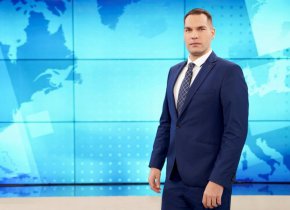 
Ангел Бончев е роден на 14 ноември 1983 г. в град Асеновград. Завършва актьорско майсторство в класа на проф. Елена Баева, в момента следва магистратура в Богословския факултет на СУ „Св. Климент Охридски“