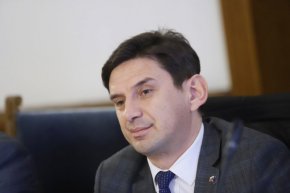Транспортният бранш съставлява около една пета от БВП. Това е сериозно перо и с лека ръка да казваме – това е шантаж, най-малкото не е отговорно и не бива да има този подход като отношение", заяви Летифов преди днешните протести на превозвачите