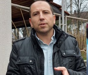 След вчерашните протести на стотици енергетици от спряната ТЕЦ „Марица 3“, юрисконсултът на дружеството и един от говорителите на протестните действия Юлиян Семерджиев заяви пред медиите, че ситуацията със спряната централа започва да прилича на „филм на абсурда“