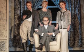 Действието в постановката се разгръща в бурни за Европа времена