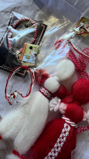 Пощенска пратка с 4 мартенички , изпратена на 23.02.2022 г изминават скромните 80 км за два месеца и половина