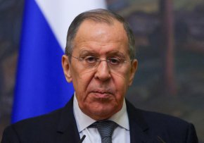 
Лавров изглежда имаше предвид коментари като тези на министъра на отбраната на САЩ Лойд Остин, който заяви миналия месец, че Вашингтон иска "да види Русия отслабена до степен, в която да не може да прави неща, които направи с нахлуването си в Украйна"
