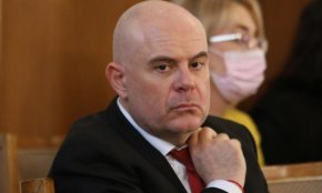 Висшият съдебен съвет (ВСС) не може да реши проблемите по прехвърлянето на дела от закритите спецсъдилища и прокуратури