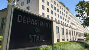  

„Смятам, че нашата роля тук се изразява в това да помогнем на европейците да намерят алтернативни доставчици. И американският втечнен газ тук играе ключова роля", заключи Донфрид