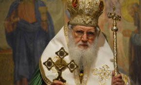 Негово Светейшество беше приет по спешност в болницата след инцидент, при който счупи горната част на лявата бедрена кост