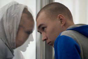 
В понеделник 21-годишният сержант беше осъден на доживотен затвор за това, че е прострелял смъртоносно възрастен гражданин на име Александър Шелипов в североизточната Сумска област на Украйна