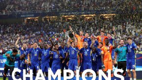 "Бордът одобри смяната на собствеността в Челси", се казва в съобщението на Висшата лига от вторник.

 