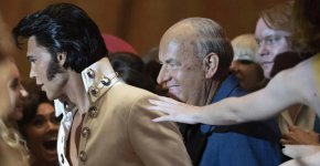  Том Ханкс, около чийто образ се върти филмът, прави роля за 3-ти Оскар като мениджъра Том Паркър, който създава най-продавания певец в историята като бранд