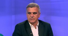 

Според него в армията има устави на поведение, но в политиката има морал. "По време на енергийна криза трябва да се слушат мненията на специалисти и на бизнеса, така направихме докато бях премиер. Спестихме на бизнеса 300 млн. лева", припомни Янев. И допълни, че всяка една ситуация, носеща енергийна сигурност, е приемлива.