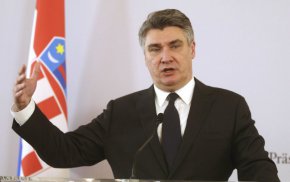  

Той добави, че санкциите на ЕС в сегашния им вид "няма да бъдат ефективни дори срещу Сърбия" и че единственото, което може да се случи, са по-високи цени за гражданите на страните от ЕС.