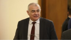 эМинистър Гьоков определи като възможен, но недопустим варианта повишените пенсии да бъдат изплатени чак през август, тъй като очакванията на всички пенсионери са да си получат пенсиите по графика от 7 юли