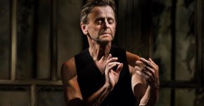 
Баришников е един от създателите на платформата заедно с писателя Борис Акунин и икономиста Сергей Гуриев