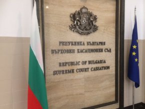 "Намалявайки бюджетните разходи с 20 млн. лв., Народното събрание е намалило общия размер на заложените от ВСС в неговия проект бюджетни разходи на съдебната система", припомнят върховните магистрати.
