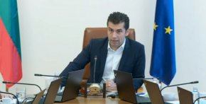  Намалява се ДДС ставката на парното с 9%, което премиерът определи като много важна мярка и уточни: „Правителството прави всичко възможно крайната цена на потребителя да бъде намалена”.  