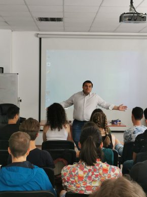 Тя се проведе в Националната природо – математическа гимназия в Лозенец, София.