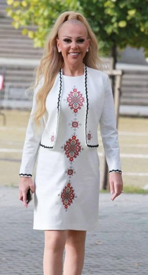 
Луна изпревари двама бивши вицепремиери - Валери Симеонов и Александър Томов, трима бивши депутати - Волен Сидеров, Милен Михов и Николай Малинов и един зам.-председател на Народно събрание - Веселин Марешки.
