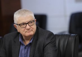 
Напомняме, че БСП не си плаща наема на държавата, като преди около година вече беше натрупала над 200 000 лв. дълг – стойността на новия тогава автомобил само на зам.-министъра на земеделието от партията на бедния трудов народ