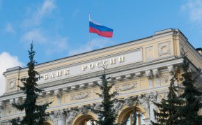 Централната банка съобщи, че инфлацията в Русия в момента е 17% в сравнение с прогнозите за 17,8% през април. Сега тя прогнозира, че през 2023 г. този процент ще спадне до 5-7 %, а през 2024 г. ще се върне на 4 %