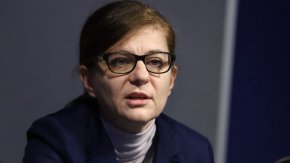 „Призоваваме министър Генчовска да свали секретния гриф. Призоваваме също МВнР в най-кратки срокове да пристъпи към подписване на договорения от министър Генчовска двустранен протокол - очакване, публично обявено и от външния министър на Северна Македония Буяр Османи”, се казва още в позицията на ПП.