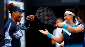 
Във втория кръг звездният дует ще се изправи срещу японката Шуко Аояма и тайванката Хао-Чин Чан, които спечелиха поотделно турнира през 2020 и 2019 година съответно.