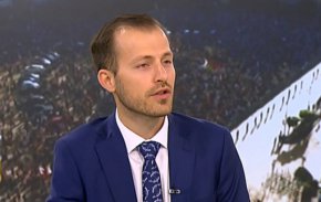 Митев допълни, че е горд от това, че правителството е паднало, защото премиерът Кирил Петков не е предал принципите на избирателите си, за да се задържи на власт