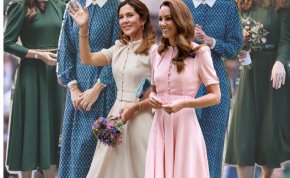 
Тук Vogue обръща внимание на случаите, в които херцогинята на Кеймбридж и престолонаследничката Мери бяха близначки в кралския стил.


