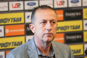 
В средата на април Дафовска получи нов мандат начело на федерацията по биатлон. Две седмици по-късно тя подаде оставка по здравословни причини.