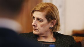 
Ден, след като подкрепи кабинета, като отсъства от вота, депутатката Елена Гунчева обяви:

НАПУСКАМ НАРОДНОТО СЪБРАНИЕ И ВЪЗРАЖДАНЕ
