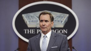 

Докато други предлагат украинският президент Владимир Зеленский да отстъпи някаква територия в името на мира, Кърби заяви, че Вашингтон се подготвя за "продължителен конфликт".

 