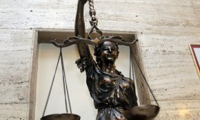 
Самият обвиняем обясни, че 12 години е бил във Великобритания, като в началото е работил в строителството. Когато е заминал е бил 20-годишен