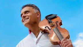 „Отдавна мечтая за лятно турне. След края на К19 мисля, че всички изпитваме необходимост да си върнем обратно удоволствието от музиката и срещите по време на концерти“, споделя Василев.

 