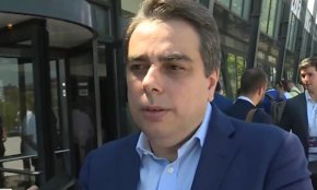 . Според него ново правителство в този парламент трябва да стъпи на ясни политики и цели, в противен случай нови избори са единствения изход от кризата.

 