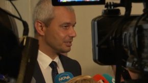 
„Искам да се извиня на избирателите ни за това, че сме направили такава грешна преценка по отношение на Елена Гунчева". Това каза лидерът на "Възраждане" Костадин Костадинов от Народното събрание.
