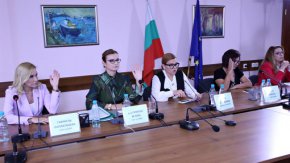По закон докато бъде обявена нова процедура за избор, генерален директор остава настоящият Емил Кошлуков.