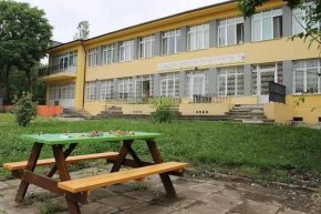  Общо постъпилите от края на м.г. насам в Столичната община искания от страна на районните администрации за финансиране са за над 92 млн. лв. Обосновани предложения от кметове, директори, родители за финансиране на строително-монтажни работи продължават да пристигат и до момента.